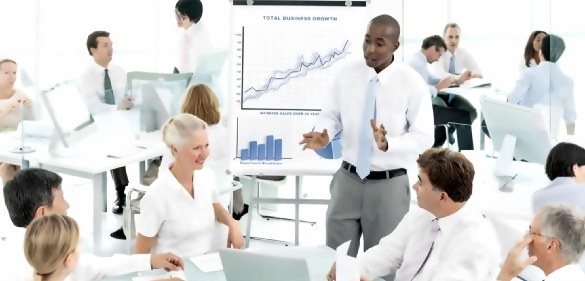 Team bei der Arbeit an Budgetanalysen